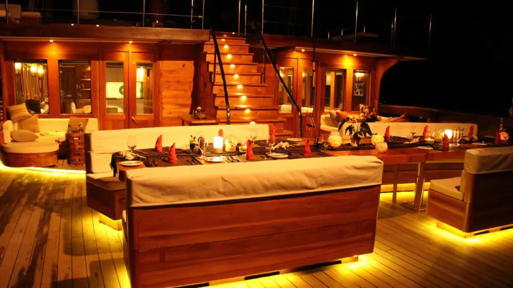 Evening dining setup on a luxury phinisi yacht in Komodo